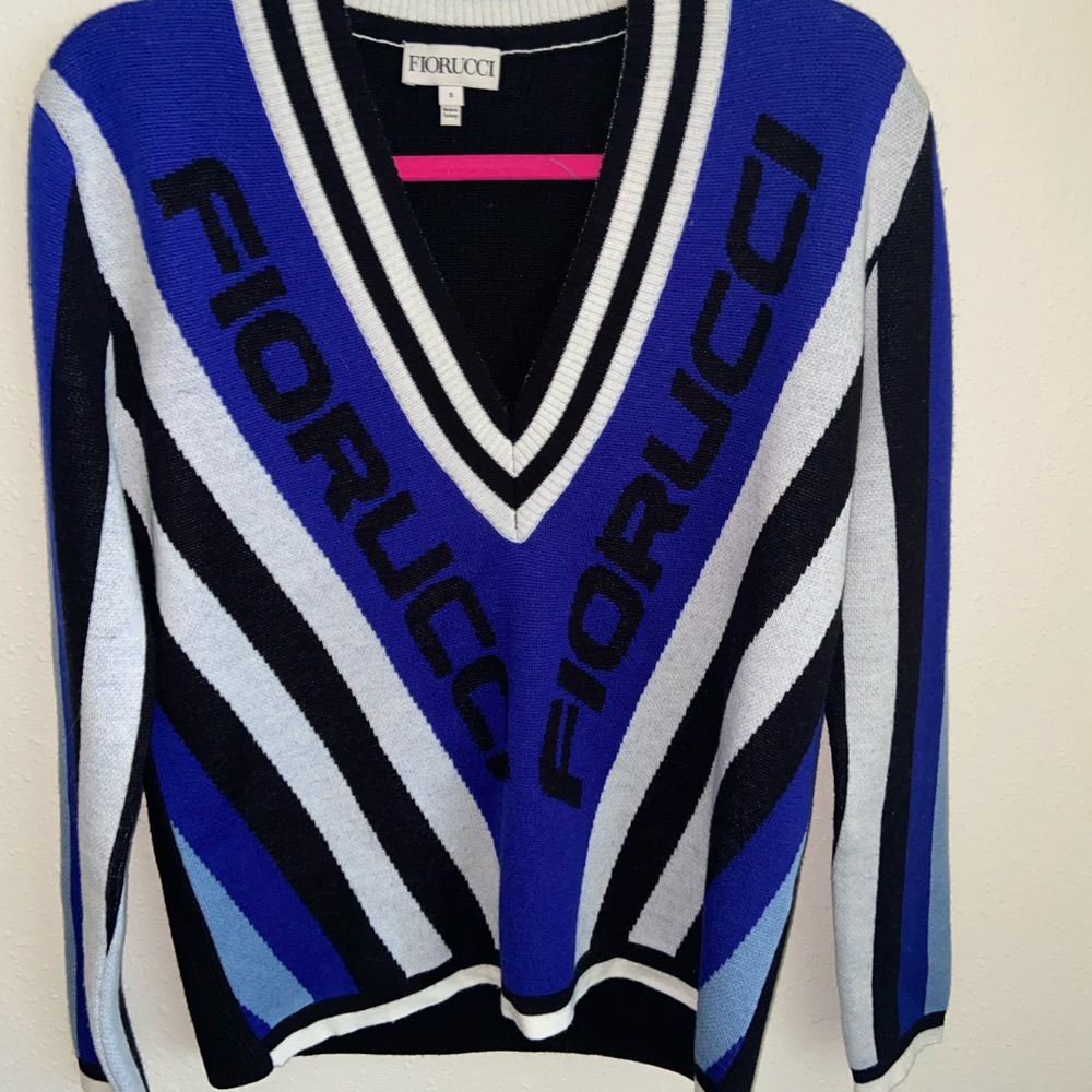FIORUCCI 💙 v neck sweater - Picture 4 of 8